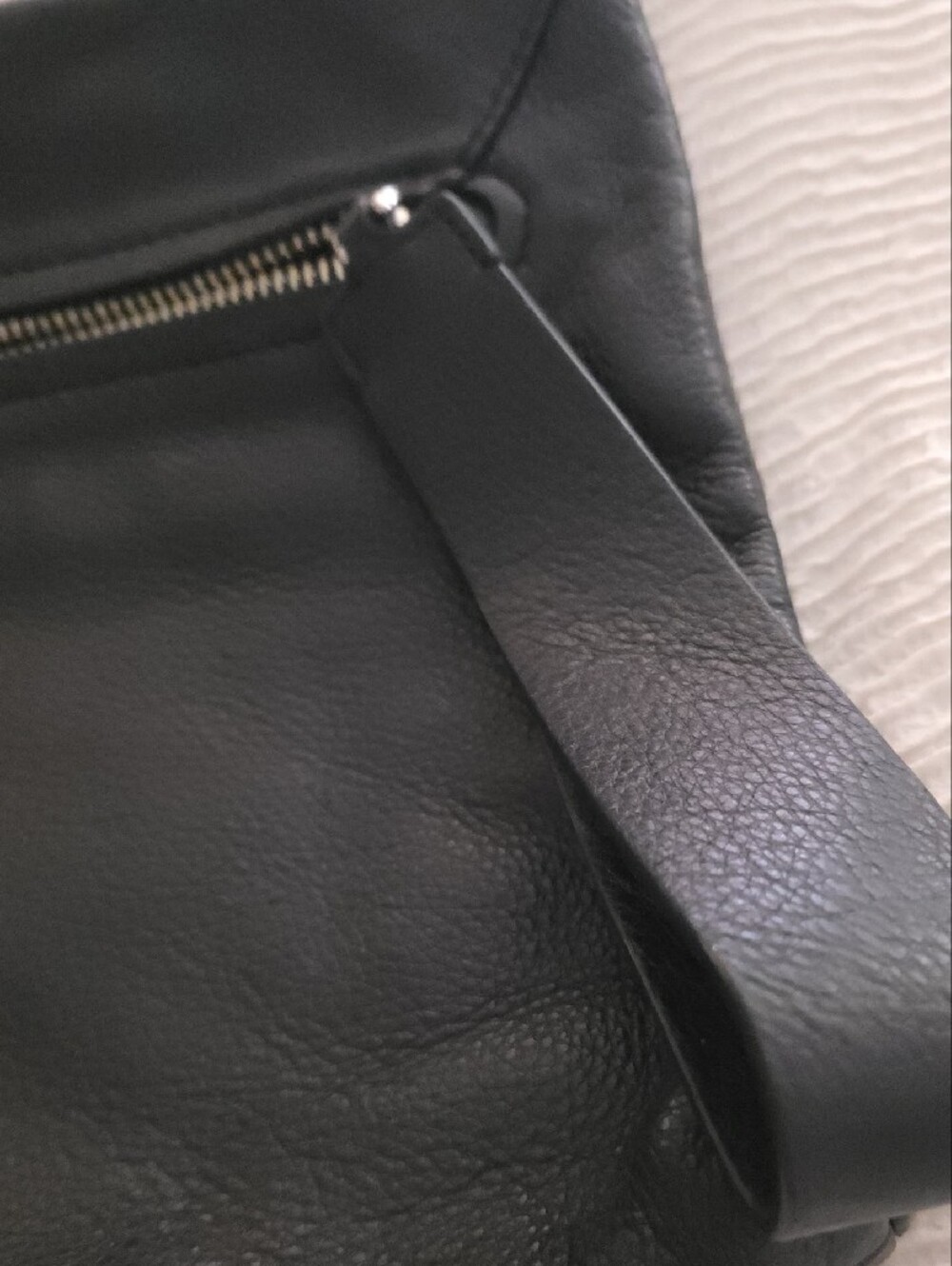 Marc by Marc Jacobs Black Leather Messenger Clutch with Front Zip - Picture 3 of 10
